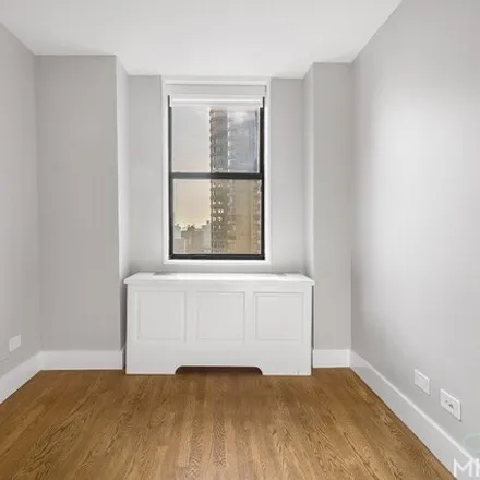 Image 7 - New York Tower, 330 East 39th Street, New York, NY 10016, USA - House for rent