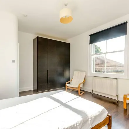 Image 4 - Woodside, London, SW19 7AY, United Kingdom - Apartment for rent