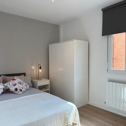 Image 3 - Calle del Tembleque, 28024 Madrid, Spain - Apartment for rent
