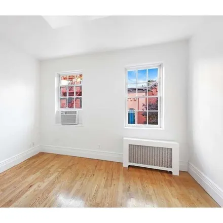 Image 6 - 9 Clinton Street, New York, NY 10002, USA - Townhouse for sale