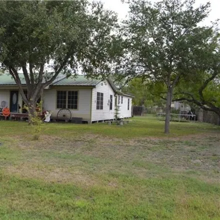 Image 1 - 1738 Avenue A, Mathis, TX 78368, USA - House for sale