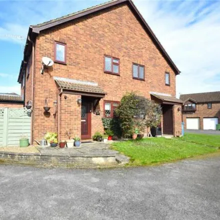 Buy this 1 bed townhouse on Wantage Road in Sandhurst, GU47 0DZ