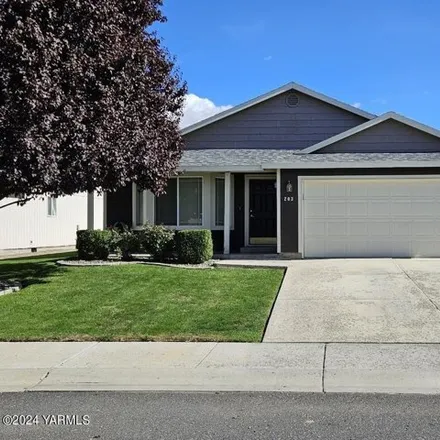 Buy this 3 bed house on 503 Chelan Avenue in Moxee, WA 98936