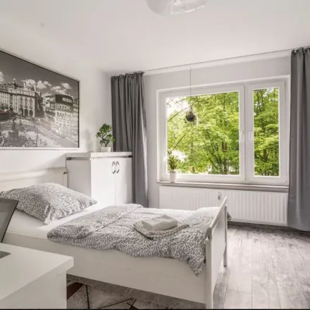 Rent this 3 bed apartment on Am Wehrbusch 7 in 30880 Laatzen, Germany