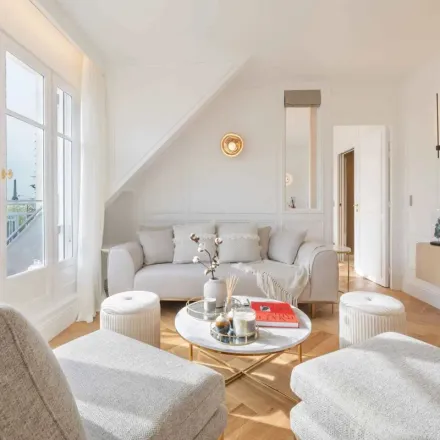 Rent this 2 bed apartment on 1 Rue Lulli in 75002 Paris, France