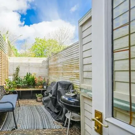 Buy this 1 bed townhouse on Abbots Terrace N8 in Londres, London