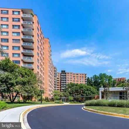 Image 5 - The Towers, 4201 Cathedral Avenue Northwest, Washington, DC 20016, USA - Condo for sale