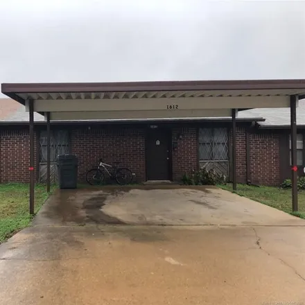 Image 2 - 1892 Rustic Drive, Ardmore, OK 73401, USA - House for sale