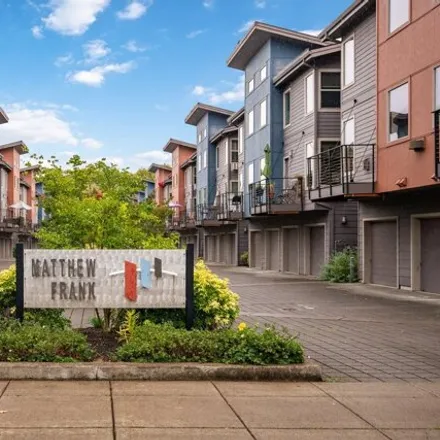 Buy this 2 bed condo on 7521 North Kellogg Street in Portland, OR 97203