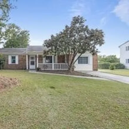 Image 2 - 18 Walnut Drive, Aragona Village, Onslow County, NC 28546, USA - House for sale