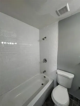 Image 6 - 2745 West 61st Place, Hialeah, FL 33016, USA - Townhouse for rent