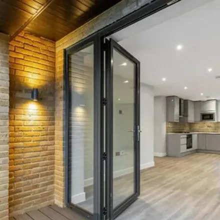 Rent this 1 bed apartment on 160 Lea Bridge Road in London, E10 7NU