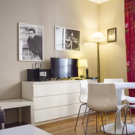 Rent this 2 bed apartment on 14 Place du Commerce in 75015 Paris, France