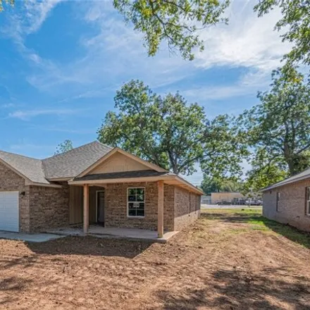 Image 2 - 458 Grove Street, Perry, OK 73077, USA - House for sale