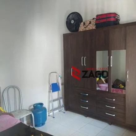 Buy this 4 bed house on Rua Antônio Dal Secchi in Cássio Resende, Uberaba - MG