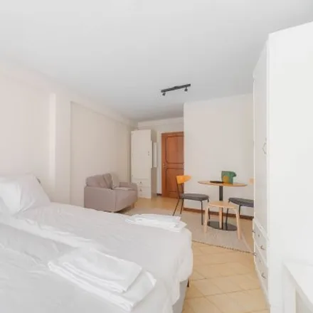 Image 4 - Viet View, Rua de Cedofeita, 4050-122 Porto, Portugal - Apartment for rent