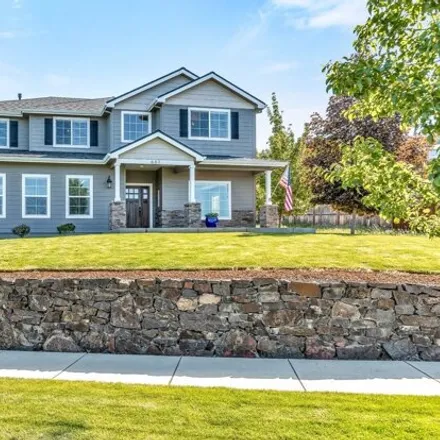 Buy this 4 bed house on 661 Forest Ridge Dr in Medford, Oregon
