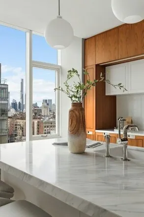 Image 4 - 155 East 86th Street, New York, NY 10028, USA - Condo for sale