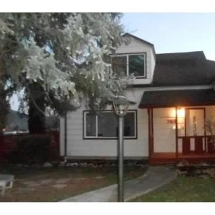 Buy this 4 bed house on 746 French Street in Yreka, CA 96097