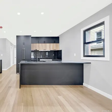 Image 3 - 931 East 31st Street, New York, NY 11210, USA - Townhouse for sale