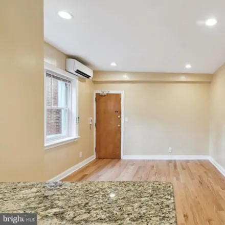 Image 9 - 614 Pine Street, Philadelphia, PA 19172, USA - Apartment for rent