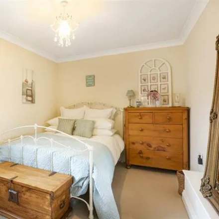 Image 9 - 5 Memory Cottages, Reigate Road, Burgh Heath, KT20 5NT, United Kingdom - Apartment for sale