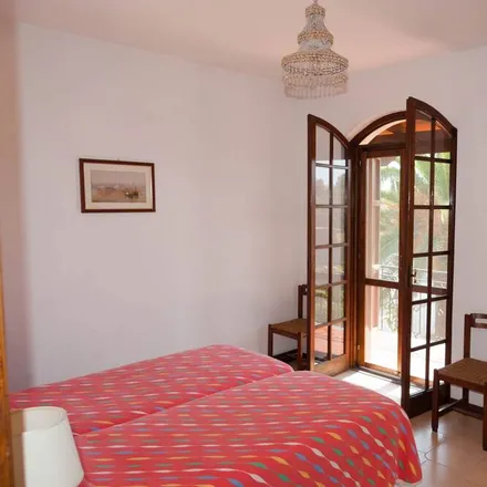 Rent this 3 bed house on Montignoso in Via Stazione, 54038 Montignoso MS