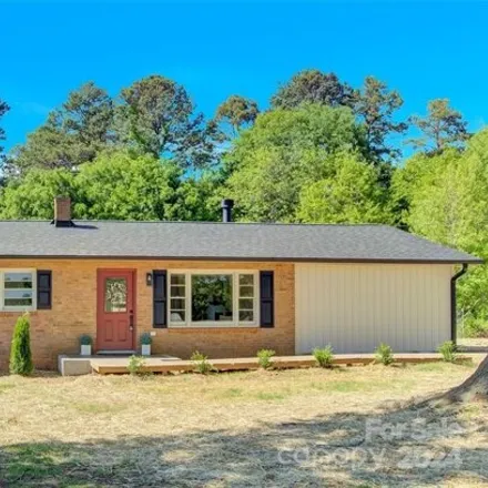 Buy this 4 bed house on 7966 Gregory Road in Sherrills Ford, Catawba County