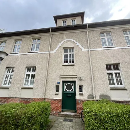 Rent this 3 bed apartment on Am Kirchhof in 26384 Wilhelmshaven, Germany