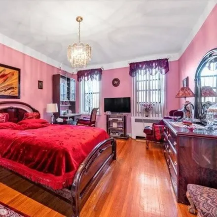 Image 9 - 80 Avenue P, New York, NY 11223, USA - Apartment for sale