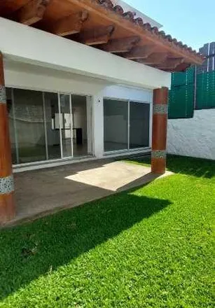 Buy this 4 bed house on Avenida Paseo Burgos Sur in Fraccionamiento Burgos de Cuernavaca, 62760 Tres de Mayo