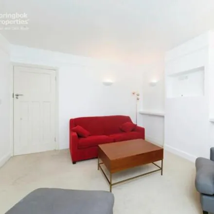 Image 2 - Derwent Court, Cecile Park, London, N8 9AR, United Kingdom - Apartment for sale