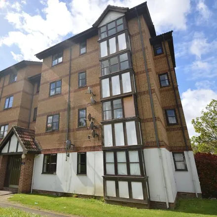 Rent this 2 bed apartment on Hamilton Walk in London, DA8 2PU