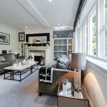 Rent this 3 bed apartment on 71 Frognal in London, NW3 6XD