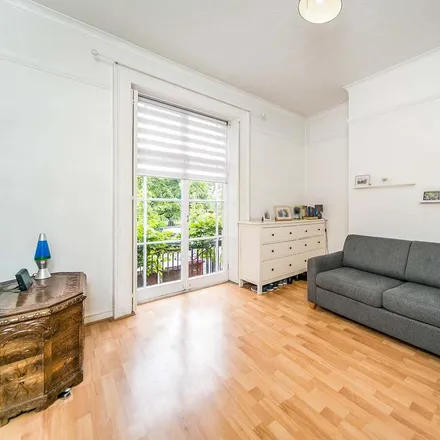 Rent this studio apartment on 15 Eldon Square in Reading, RG1 4DP