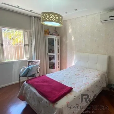 Buy this 4 bed house on Rua Roberto Júlio Roehrig in Tucanos, Londrina - PR