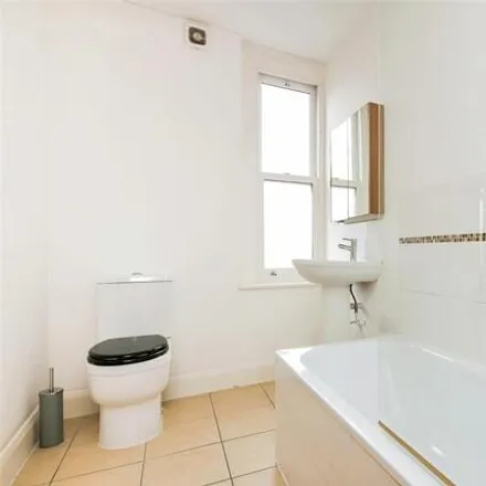Image 6 - Sharps, Widmore Road, Bromley Park, London, BR1 1RW, United Kingdom - Apartment for rent
