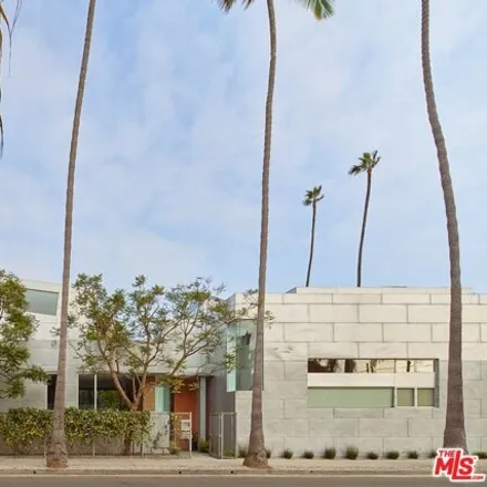 Buy this studio house on 602 Vernon Avenue in Los Angeles, CA 90291