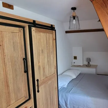 Rent this 8 bed house on 24290 La Chapelle-Aubareil