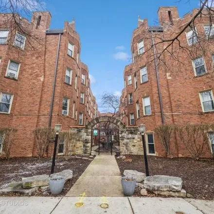 Buy this 3 bed condo on 4124-4132 North Kedvale Avenue in Chicago, IL 60641