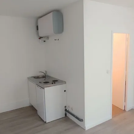 Rent this 1 bed apartment on 8 Rue Montoir Poissonnerie in 14000 Caen, France