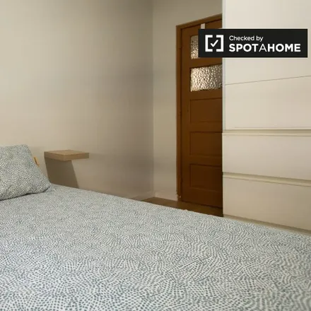 Rent this 6 bed room on Rua Lima Júnior in 4200-511 Porto, Portugal
