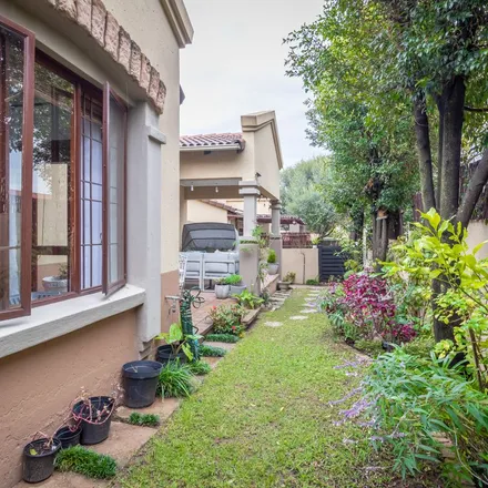 Image 4 - Dove Drive, Douglasdale, Randburg, 2155, South Africa - Townhouse for rent