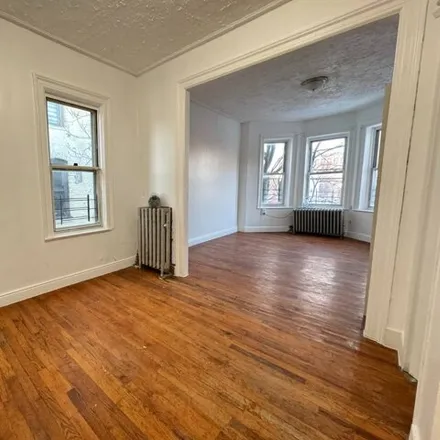 Image 7 - 2110 Chatterton Avenue, New York, NY 10472, USA - House for rent