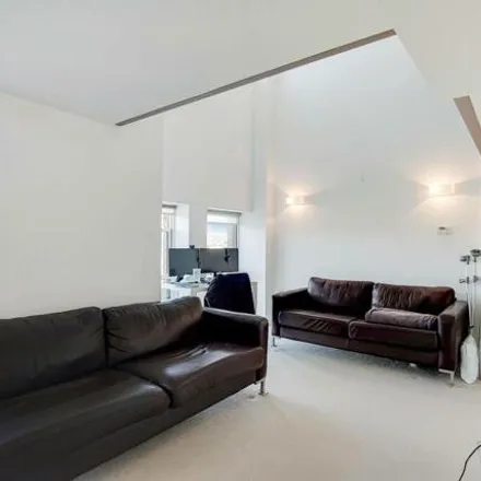 Rent this 2 bed apartment on Block G1 - Mounting Shed / The Gun in Carriage Street, London