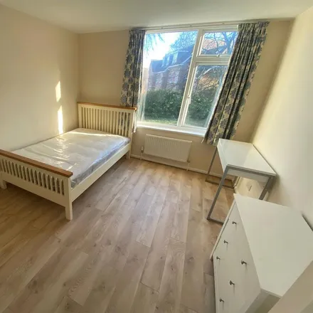 Rent this 1 bed room on Lauradale in Easthampstead, RG12 7DT