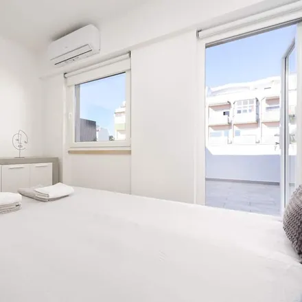 Rent this 2 bed apartment on Rua Dom João de Portugal in 2800-109 Almada, Portugal