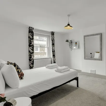 Rent this 2 bed apartment on London in W2 6DT, United Kingdom