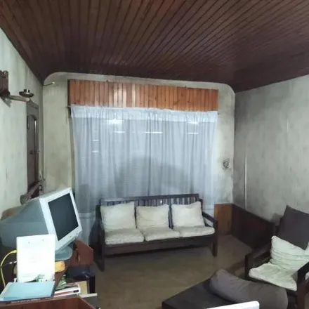 Buy this 2 bed house on Ituzaingó in Partido de Escobar, Ingeniero Maschwitz