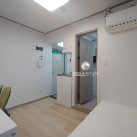 Rent this studio apartment on 서울특별시 관악구 신림동 1559-5